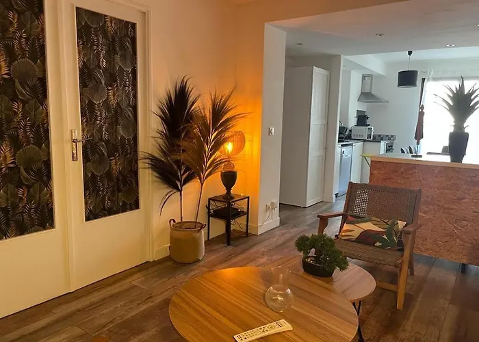 - Centre - Private Parking Lägenhet